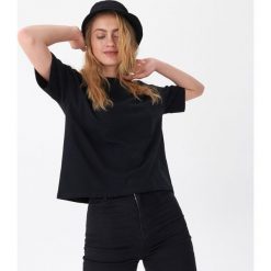 Koszulka basic - Czarny. Czarne koszulki damskie House, s, bez wzorów, bez kołnierzyka, bez rękawów. Za 25,99 zł.