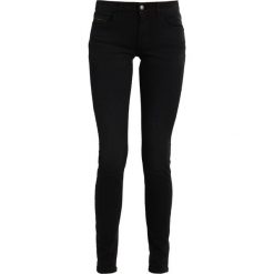 Calvin Klein Jeans MID RISE SKINNY Jeans Skinny Fit night rider. Niebieskie jeansy damskie Calvin Klein Jeans, z bawełny. W wyprzedaży za 404,10 zł.