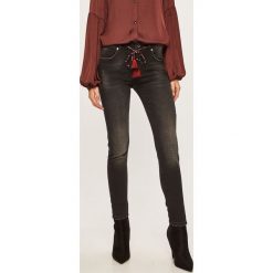 Answear - Jeansy. Szare jeansy damskie ANSWEAR, s, w paski, z elastanu. W wyprzedaży za 119,90 zł.