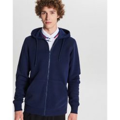 Rozpinana bluza basic - Granatowy. Niebieskie bluzy męskie Cropp, s, bez wzorów, bez kołnierzyka, bez rękawów, bez kaptura. Za 89,99 zł.