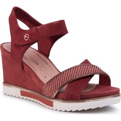 Sandały TAMARIS - 1-28350-24 Granata 557. Czerwone klapki damskie Tamaris, bez wzorów, ze skóry, bez obcasa, na obcasie. Za 279,00 zł.