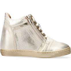 Sneakersy na koturnie złote ażurowe. Żółte sneakersy damskie Arturo Vicci, ze skóry. Za 269,00 zł.