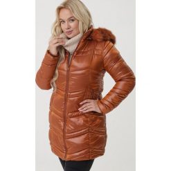 Camelowa Kurtka Morisset. Brązowe kurtki damskie Born2be, na zimę, xl, bez wzorów, długie. Za 249,99 zł.