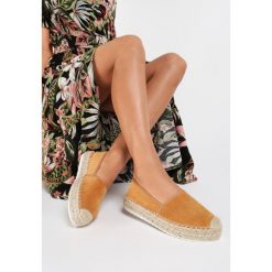 Camelowe Espadryle Akranes. Brązowe espadryle damskie Renee, bez wzorów, bez obcasa. W wyprzedaży za 89,99 zł.