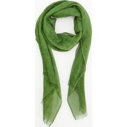 Lekki szalik z surowym wykończeniem - Khaki. Brązowe szaliki męskie Reserved, bez wzorów. W wyprzedaży za 14,99 zł.