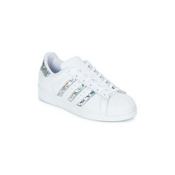 Buty Dziecko adidas SUPERSTAR J. Białe trampki dziewczęce Adidas, bez wzorów, bez zapięcia. Za 279,00 zł.