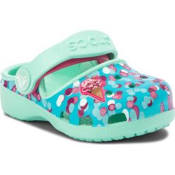 Klapki CROCS - Karin Novelty Clog K 205042 Mint. Niebieskie sandały dziewczęce Crocs, z tworzywa sztucznego, bez zapięcia. W wyprzedaży za 139,00 zł.