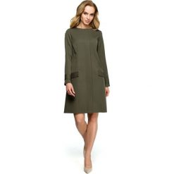 Gładka sukienka trapez z klapami - khaki. Brązowe sukienki damskie Style, na co dzień, s, bez wzorów, z elastanu, biznesowe, bez kołnierzyka, bez rękawów, plisowane. Za 169,00 zł.