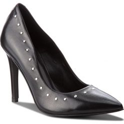 Szpilki SOLO FEMME - 34291-B7-A19/E45-04-00 Czarny. Czarne półbuty damskie Solo Femme, bez wzorów, ze skóry, eleganckie, bez obcasa, na obcasie, bez zapięcia. W wyprzedaży za 239,00 zł.