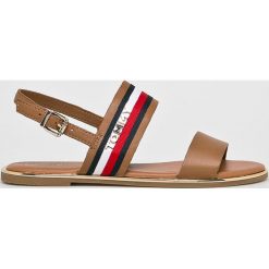 Tommy Hilfiger - Sandały. Brązowe klapki damskie TOMMY HILFIGER, bez wzorów, ze skóry, bez obcasa, na obcasie. W wyprzedaży za 279,90 zł.