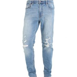 Hollister Co. Jeansy Slim Fit light destroy. Niebieskie rurki męskie Hollister Co. W wyprzedaży za 161,85 zł.