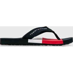 Tommy Hilfiger - Japonki. Niebieskie klapki damskie TOMMY HILFIGER, bez wzorów, ze skóry, bez obcasa. Za 149,90 zł.