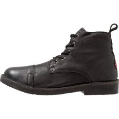 Levi's® TRACK Botki sznurowane regular black. Czarne botki męskie marki Levi's®, z gumy, na sznurówki. Za 429,00 zł.