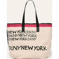 Dkny - Torebka. Torby damskie na zakupy DKNY, w paski, z bawełny, na ramię, duże, z nadrukiem, bez dodatków. W wyprzedaży za 449,90 zł.