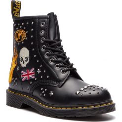 Glany DR. MARTENS - 1460 24207001 Black. Czarne glany męskie marki Dr. Martens, bez zapięcia. W wyprzedaży za 519,00 zł.