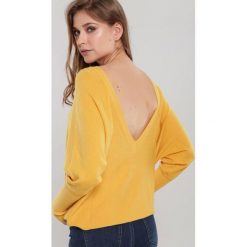Musztardowy Sweter Eva. Żółte swetry damskie Renee, uniwersalny, bez wzorów, z dzianiny, casualowe, z długim rękawem, długie, bez kaptura. Za 109,99 zł.
