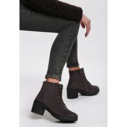 Szare Botki Addicks. Szare botki damskie Renee, na jesień, z okrągłym noskiem, za kostkę, na niskim obcasie, na obcasie, na sznurówki. Za 129,99 zł.