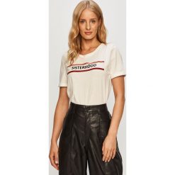 Only - T-shirt. Białe bluzki damskie ONLY, s, z aplikacjami, z bawełny, casualowe, z okrągłym kołnierzem. W wyprzedaży za 49,90 zł.