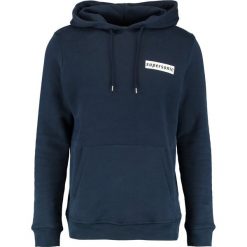 Samsøe & Samsøe SUPERSONIC Bluza z kapturem dark saphire. Niebieskie kardigany męskie marki Samsøe & Samsøe, xxl, z bawełny, z kapturem. W wyprzedaży za 367,20 zł.