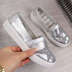 Tenisówki dziewczęce slip on srebrne 33. Szare trampki dziewczęce NoName, bez wzorów, bez zapięcia. Za 79,99 zł.