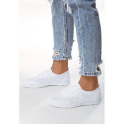 Białe Buty Sportowe Watch You. Białe buty sportowe damskie marki Born2be, z aplikacjami, sportowe. Za 59,99 zł.