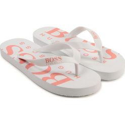 Boss - Japonki dziecięce. Białe sandały dziewczęce Boss, z gumy, z okrągłym noskiem, bez zapięcia. W wyprzedaży za 139,90 zł.