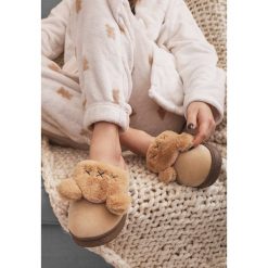 Beżowe Kapcie Drewry. Brązowe kapcie damskie Born2be, z futra. Za 49,99 zł.