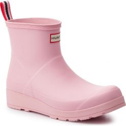 Kalosze HUNTER - Original Play Boot Short WFS2020RMA Candy Floss. Różowe kalosze damskie Hunter, bez wzorów, z tworzywa sztucznego. W wyprzedaży za 249,00 zł.