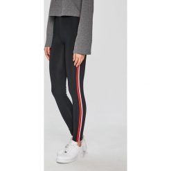 Jacqueline de Yong - Legginsy. Czarne legginsy marki Jacqueline de Yong, s, z elastanu. Za 59,90 zł.