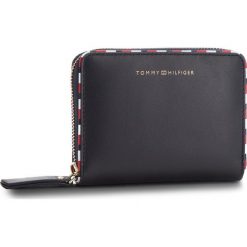 Duży Portfel Damski TOMMY HILFIGER - Classic Leather Cmpc AW0AW05754 413. Niebieskie portfele damskie TOMMY HILFIGER, ze skóry. W wyprzedaży za 319,00 zł.