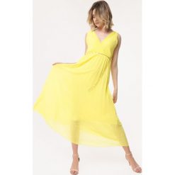 Żółta Sukienka Neoclassicism. Żółte sukienki damskie Born2be, s, w paski, eleganckie, maxi. Za 109,99 zł.