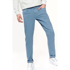 Spodnie tkaninowe regular. Niebieskie spodnie męskie Top Secret, na co dzień, na lato, m, bez wzorów, z bawełny. W wyprzedaży za 39,99 zł.