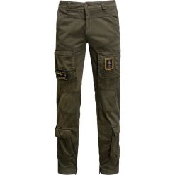 Spodnie AERONAUTICA MILITARE Zielony. Zielone bojówki męskie marki Aeronautica Militare, z aplikacjami. Za 770,00 zł.