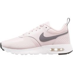 Nike Sportswear AIR MAX VISION (GS) Tenisówki i Trampki barely rose/gunsmoke/white. Pomarańczowe trampki chłopięce Nike Sportswear, z materiału. Za 379,00 zł.