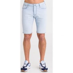 BERMUDY Emporio Armani. Spodenki i szorty męskie Emporio Armani, m, bez wzorów. W wyprzedaży za 543,20 zł.