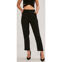 Answear - Spodnie Stripes Vibes. Czarne spodnie damskie ANSWEAR, s, bez wzorów, z poliesteru, casualowe. W wyprzedaży za 69,90 zł.