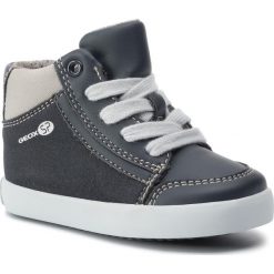 Sneakersy GEOX - B Gisli B. C B941NC 054AU C0832 M Navy/Lt Grey. Niebieskie trampki chłopięce Geox, bez wzorów, ze skóry ekologicznej, bez zapięcia. W wyprzedaży za 129,00 zł.