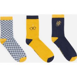 Skarpety Harry Potter 3 pack - Granatowy. Niebieskie skarpetki męskie Reserved, bez wzorów. Za 25,99 zł.