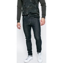 Wrangler - Jeansy Strangler Rinse. Niebieskie jeansy męskie marki Wrangler. W wyprzedaży za 259,90 zł.