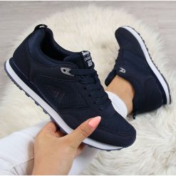 Półbuty sportowe granatowe American Club - granatowy. Niebieskie buty sportowe damskie American CLUB, bez wzorów, sportowe. Za 109,99 zł.