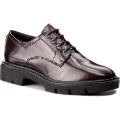 Oxfordy GEOX - D Quinlynn C D745YC 000BC C7357 Dk Burgundy. Czerwone jazzówki damskie marki Geox, ze skóry ekologicznej, na wysokim obcasie, na płaskiej podeszwie. W wyprzedaży za 299,00 zł.