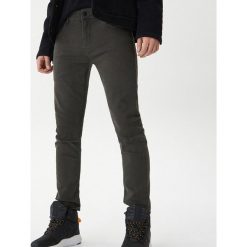 Jeansy skinny - Zielony. Zielone jeansy męskie House, m, bez wzorów. W wyprzedaży za 39,99 zł.