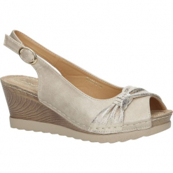 Beżowe sandały z kokardą na koturnie peep toe z odkrytymi palcami i piętą ze skórzaną wkładką Casu W18X2/B. Brązowe sandały damskie marki Casu, na koturnie. Za 44,99 zł.