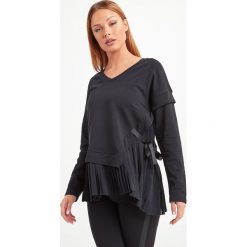 BLUZA LIU JO SPORT. Żółte bluzy sportowe damskie Liu Jo Sport, s, bez wzorów, z elastanu, bez rękawów, bez kaptura. Za 689,00 zł.