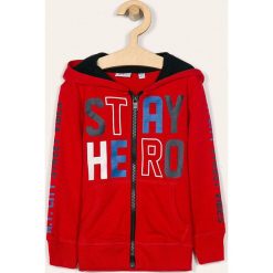 Blukids - Bluza dziecięca 98-134 cm. Czerwone bluzy chłopięce Blukids, z nadrukiem, z bawełny, bez rękawów, z kapturem. W wyprzedaży za 59,90 zł.