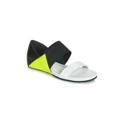 Sandały United nude DELTA LISA. Czarne sandały damskie United Nude, bez wzorów, bez obcasa, bez zapięcia. W wyprzedaży za 711,20 zł.