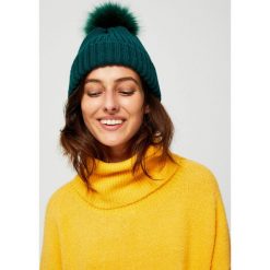 Czapka z pomponem. Czapki damskie Moodo, bez wzorów. Za 24,99 zł.