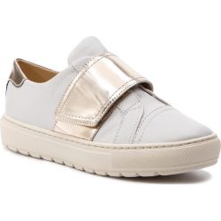 Sneakersy GEOX - D Breeda E D822QE 085BN C0588 White/Platinum. Białe półbuty damskie Geox, na co dzień, bez wzorów, ze skóry ekologicznej, bez obcasa, na płaskiej podeszwie, bez zapięcia. W wyprzedaży za 209,00 zł.