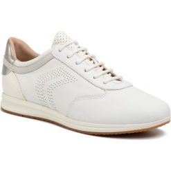 Sneakersy GEOX - D Avery C D02H5C 08554 C1000 White. Białe półbuty damskie Geox, na co dzień, bez wzorów, ze skóry ekologicznej, bez obcasa, na płaskiej podeszwie, bez zapięcia. Za 429,00 zł.