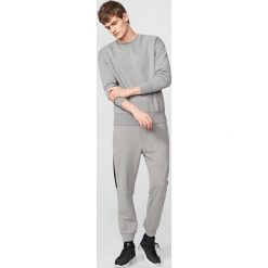 Bluza - Jasny szary. Szare bluzy męskie Reserved, s, bez wzorów, bez kołnierzyka, bez rękawów, bez kaptura. Za 79,99 zł.